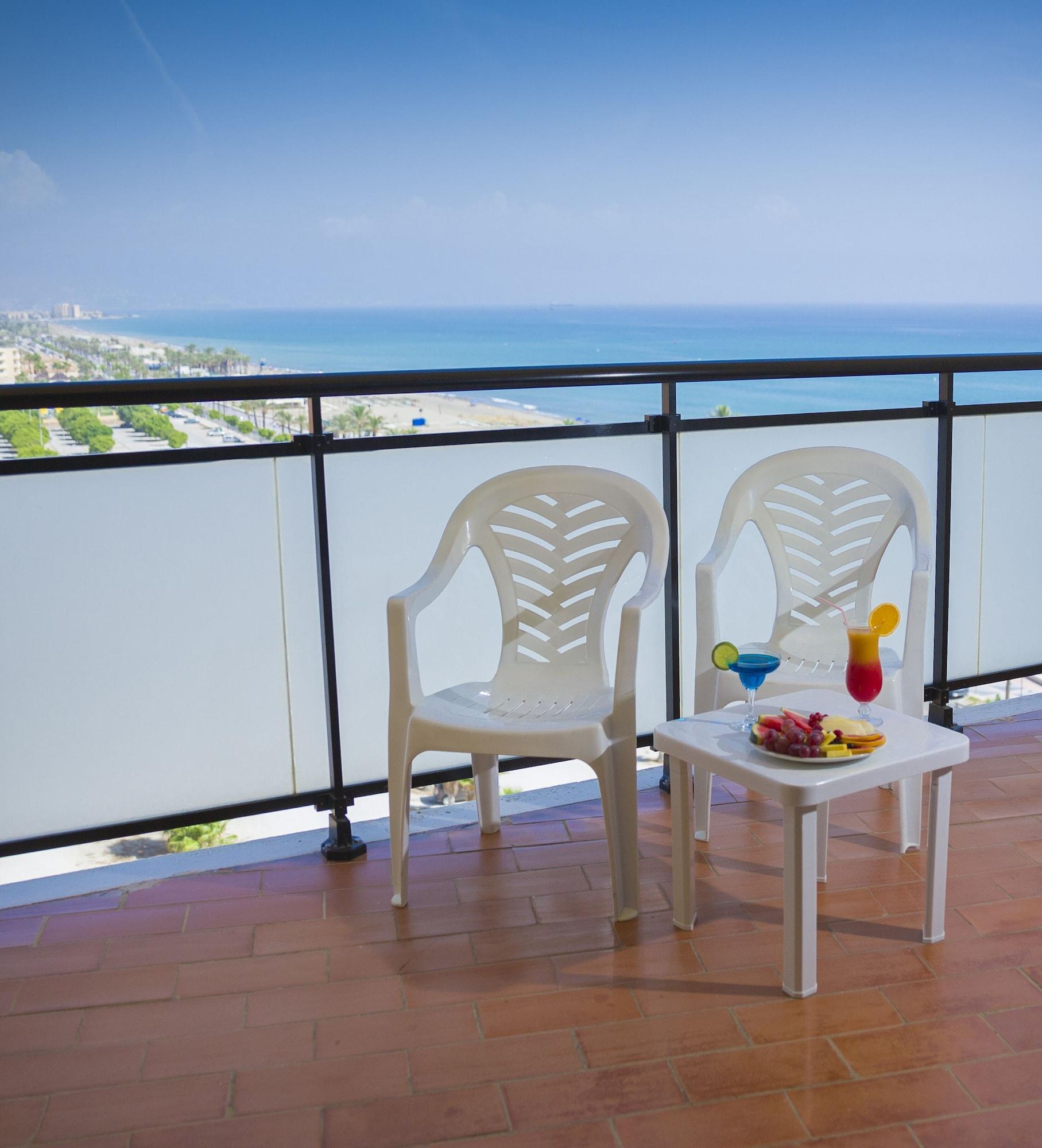 Hotel Puente Real Torremolinos Exterior photo
